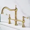 Grifo de cocina de tres agujeros estilo francés de cobre macizo, dorado, tipo puente retro americano, con rociador, giratorio, latón, agua caliente y fría