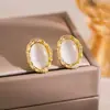 Brincos Olho de Gato Estilo Chanel Elegantes Agulha de Prata Moda Nicho Brincos de Flor Elegantes Design Versátil Brincos Sensação para Mulheres