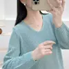 Camiseta Base de Tricô com Decote V Vazado para Mulheres, Manga Longa, Novo Estilo Primavera e Outono 2026, Roupa de Baixo Estilosa, Suéter Pulôver de Cor Sólida