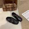 Sapatos Elegantes de Outono com Fivela Bico Aberto Retrô 2026 Sapatos Rasos Pequenos de Couro Femininos Bico Quadrado Sapatos de Encaixe Mocassins