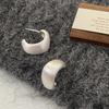 Aretes Metálicos Retro Cepillados Año Nuevo Nuevos Simples Lujo Accesible Aretes de Moda Diseño Nicho Aretes de Gama Alta para Mujer