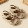 Nuevas Sandalias de Verano 2025 Antideslizantes de Suela Suave para Niñas con Velcro para Niños Mayores y Pequeños, Sandalias de Playa para Bebés