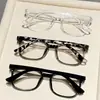 26 años de experiencia en la provisión de lentes de prescripción, monturas cuadradas grandes de cara lisa anti-luz azul de TR, gafas planas unisex con un toque de alta gama