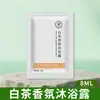 Shampoo e sabonete líquido com aroma de chá branco, embalados individualmente em sachês, um conjunto descartável para banho e chuveiro para hotéis, pousadas e viagens