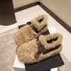 Sapatos de inverno com sola grossa e forro de fleece para mulheres, estilo 2026, design de calçar fácil, que aumenta a altura, estilosos e quentes.
