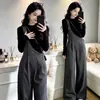 Conjunto de overol de trabajo a la moda para mujer, nuevo estilo otoño 2026, elegante y estilizado conjunto de dos piezas con camiseta de manga larga y overol