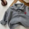 Camisa polo de fleece dupla face outono e inverno estilo coreano bordado de urso bebê moletom para meninos e meninas blusa solta pequena e média infantil top moderno