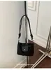 Comercio exterior transfronterizo: Bolso de mano pequeño vintage para mujer, bolso de gamuza de moda nuevo de la fábrica original