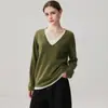 Novo suéter de tricô feminino com bloqueio de cores, camada dupla e gola V para outono e inverno, com modelagem solta, versátil e perfeito como peça base.