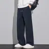 Calça casual versátil listrada nova para primavera e outono, perna larga confortável, à prova de vento, amigável à pele, macia, calça masculina de perna reta