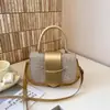2026 Nova Bolsa Feminina Simples de Nicho Moda Bolsa de Ombro Único para Sobrancelha Bolsa Quadrada Pequena Casual Bolsa Transversal Design de Nicho
