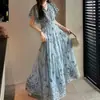 En producción [Hua Ting Zhou] bordado tridimensional teñido vestido literario retro para mujer vestido de verano con cuello en V