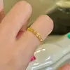 Anillo de Hielo Triturado Dorado Estilo Antiguo para Mujer, Temperamento de Lujo Ligero, Diseño de Cielo Estrellado, Anillos de Pareja, Versátil, Sensación de Alta Gama, Modelo Nuevo