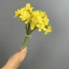 Originado da fonte, narcisos artificiais meticulosamente elaborados, pacote com 5 unidades de narcisos artificiais, pequeno buquê em vaso de planta verde