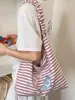 Bolsa de ombro listrada estilo coreano ins para mulheres com alça de ombro plissada ajustável, bolsa transversal de grande capacidade para estudantes e para o dia a dia