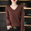26 Novo Estilo Primavera e Outono Suéter de Algodão Canelado com Decote V Feminino Slim Fit Camisa Base Tricotada Atacado e Dropshipping