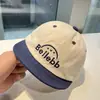 Chapéus de Bebê, Estilo Primavera e Outono, Bonés de Beisebol Lettered para Meninos da Moda Coreana, Proteção Solar de Primavera, Bonés de Bico com Aba Macia para Meninas