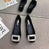 Zapatos planos de punta cuadrada con pedrería y suela blanda, estilo slip-on, nuevo modelo otoño 2026, empeine blando con pedrería cuadrada, suela blanda, zapatos negros bajos para mujer