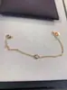 Collar de Diamante con Forma de Bala Clásico V Gold Card con Artesanía CNC, Cuenta Giratoria de Remache, Cadena para Clavícula con Colgante Transfronterizo Europeo y Americano