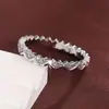 Anillo de Corazón con Circonita de Venta Caliente Transfronterizo Diseño de Nicho Simple Moda Estilo Europeo y Americano Anillo para el Dedo Venta Directa de Fábrica
