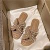 Chinelos Planos Estilo Chanel para Mulheres, Adequados para Uso Externo, Nova Coleção Primavera/Verão 2026, Estilo Fada Delicado, Sandálias de Praia Versáteis com Pérolas