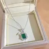 Collar de Acero de Titanio con Colgante de Estrella Esmeralda Irregular para Mujer Cadena de Clavícula Versátil de Moda Full Diamante Joyería Elegante de Lujo Ligero