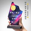 Nuevo trofeo de cristal de alta gama con letras de colores creativos para conmemorar el premio de honor colectivo del personal destacado de la reunión anual.