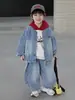Conjunto de Três Peças Jeans para Meninos Primavera e Outono, Roupa Streetwear Cool e Moderna Estilo Coreano para Crianças, Roupas de Bebê da Moda para Exportação