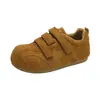 Sapatos Birkenstock femininos retrô de couro macio com aumento interno de altura e sola grossa de velcro, novo estilo outono 2026, sapatos casuais confortáveis, leves e versáteis