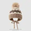 Gorro de lana para niños de comercio exterior, gorro de punto jacquard estilo americano con tres pompones, gorro pullover estilo coreano para proteger las orejas para niños mayores, cálido para niños