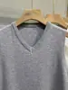 Chaleco suéter retro de cuello en V estilo japonés para hombre, otoño/invierno 2026, gris liso, sin mangas, tejido, prenda exterior