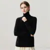 Nueva colección de otoño e invierno: Prenda base de punto de cachemira moderna y suave, color liso, adecuada para el trabajo y el uso diario, diseño simple con cuello con volantes