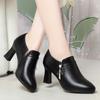 Entrega de una pieza Zapatos de cuero Primavera y Otoño 2024 nuevos zapatos de mujer de mediana edad cuero suave suela blanda tacones altos con falda temperamento zapatos individuales