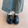 Zapatos de cuero estilo JK para mujer, nuevo modelo de otoño 2026, mocasines sencillos sin cordones con suelas gruesas y puntas redondas, adecuados para combinar con faldas