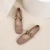 Verão 2026 Novo Comércio Exterior Tamanho Grande Feminino Casual Confortável Fivela de Metal Vazado Moda Roupa Exterior Sandálias Tamanho Único