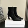 722-2 Botines Cortos Elásticos Adelgazantes de Gamuza Cosida con Punta Aguda Retro para Mujer Otoño Invierno Tacón Alto Cremallera Trasera Botas Color Nude de Temperamento