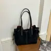 Nuevo estilo de charm para bolso, minimalista y chic, con un toque de elegancia, perfecto para el uso diario, un bolso retro para mujer en otoño e invierno