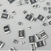 Com um Resistor de Chip Único 0201 0402 0603 0805 1206 1210 1812 2010 2512