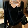 Nueva colección de principios de otoño de 2026: Top de punto con cuello en V, diseñado para un look en capas, para mujer, estilo coreano, corte holgado y efecto adelgazante, número de estilo 25663