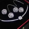 Transmisión en vivo nuevo collar elegante de rosa hueca socialité Camelia micro incrustada anillo abierto traje de pulsera de diamantes completos