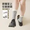 Meias de Outono e Inverno Femininas Bloqueio de Cores Azul-Cinza Meias de Cano Médio Meias Femininas Listradas Doces JK Japonesas Meias com Laço Babados para Mulheres