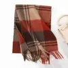 Bufanda de Lana Personalizada con un Toque de Lujo, Versátil para Hombres y Mujeres, Engrosada para Otoño e Invierno, Nueva Bufanda Cálida para el Cuello con Parches de Cuadros