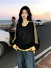 Sudadera de algodón puro compuesto estilo coreano con cuello en V de encaje, estampado de logo y diseño de tres rayas, unisex y corte holgado
