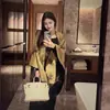 2025 Nuevo Estilo Sencillo y Moderno Chal Doble Cara Otoño e Invierno para Mujer Caliente Capa de Viaje con Patrón de Ginkgo de Alta Calidad