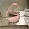 Bolsa croissant de design de nicho estilo coreano transfronteiriça para mulheres, nova bolsa de ombro estilo bolinho estilosa, bolsa pequena moderna de ombro e transversal