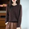 Novo Cardigan de Tricô 2025 Outono/Inverno 100% Lã com Detalhe de Orelha, Gola Redonda, Manga Longa, Botões de Bolsa, Combinação de Cores, Top Quente Feminino