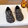 Birkenstocks de Lunares para Niñas 2026 Otoño Nuevo Estilo Zapatos Individuales para Niños Suela Suave Niños Medianos y Grandes Retro Versátiles Cómodos Birkenstocks