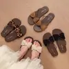 Comprar zapatos planos de suela blanda adecuados para salidas estilo popular suela para caminar por mercado nocturno pantuflas de mujer para uso exterior 2026 retro