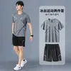 Traje de malla transpirable para hombre, conjunto de camiseta de manga corta fina y pantalones cortos de verano, un atuendo deportivo casual a la moda