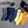 Calcetines Casuales para Hombre Deportes Letras Calcetines Deportivos de Moda Calcetines Deportivos Casuales Otoño e Invierno Color Sólido Simples
